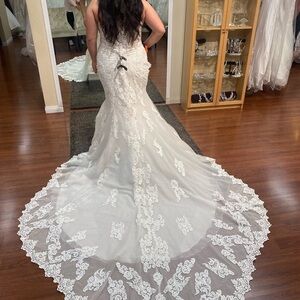 Elegant White Lace Wedding Dress